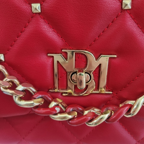Badgley Mischka Red Quilted Leather Shoulder Bag with Chain Detail - Picture 4 of 9
